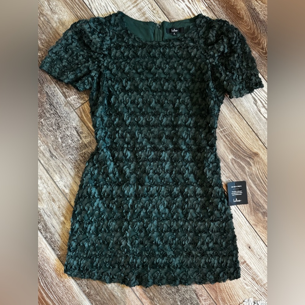 Lulus Dark Green 3D Floral Short Sleeve Mini Dress NWT – Size: S